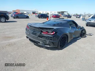 2025 Chevrolet Corvette 2LZ z VIN 1G1YE2D36S5601366, wystawiony jako IAAI lot #41822888 z przebiegiem Nie podano mil oraz . Historia ofert i sprzedaży dostępna na DreamBid. Obrazek 4.