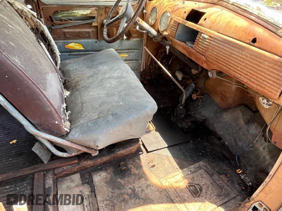 1953 Chevrolet Suburban z VIN H53K032117, wystawiony jako Copart lot #45568985 z przebiegiem Nie podano mil oraz Czysty tytuł • Clean title. Historia ofert i sprzedaży dostępna na DreamBid. Obrazek 5.