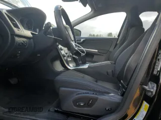 2015 Volvo XC60 T5 Drive-E z VIN YV440MDJ2F2686581, wystawiony jako Copart lot #57689395 z przebiegiem 147 104 mil mil oraz Szkoda całkowita • Salvage title. Historia ofert i sprzedaży dostępna na DreamBid. Obrazek 7.