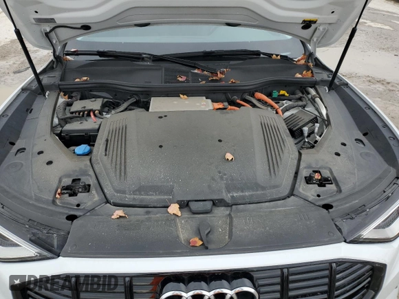 2021 Audi e-tron Premium Plus with VIN WA1LAAGE4MB003487, listed as a Copart auction lot 82790024 with 28,165 mi miles and Salvage title. Bid and sale history available at DreamBid. Image 12.