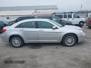 2007 Chrysler Sebring Touring z VIN 1C3LC56K27N567578, wystawiony jako IAAI lot #41507319 z przebiegiem 181 390 mil mil oraz . Historia ofert i sprzedaży dostępna na DreamBid. Obrazek 13.