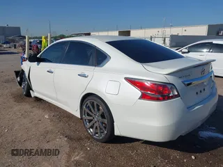 2014 Nissan Altima S with VIN 1N4AL3AP5EN335473, listed as a IAAI auction lot 41952678 with 156,474 mi miles and . Bid and sale history available at DreamBid. Image 3.