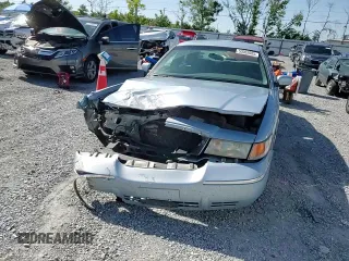 1999 Mercury Grand Marquis GS z VIN 2MEFM74W5XX711421, wystawiony jako Copart lot #53062605 z przebiegiem 106 913 mil mil oraz Nie do naprawy • Non repairable. Historia ofert i sprzedaży dostępna na DreamBid. Obrazek 11.