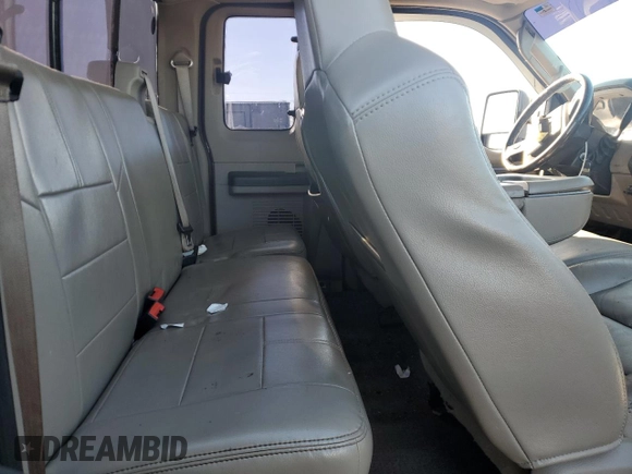 2010 Ford F-250 XL z VIN 1FTSX2B59AEA11222, wystawiony jako Copart lot #49899575 z przebiegiem Nie podano mil oraz Szkody całkowita. Historia ofert i sprzedaży dostępna na DreamBid. Obrazek 10.