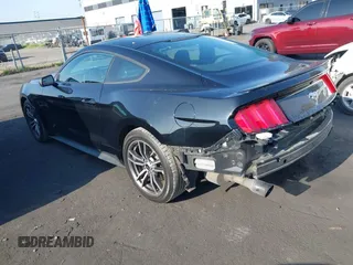 2017 Ford Mustang EcoBoost z VIN 1FA6P8THXH5230980, wystawiony jako IAAI lot #42082404 z przebiegiem 108 194 mil mil oraz . Historia ofert i sprzedaży dostępna na DreamBid. Obrazek 3.
