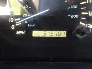 2000 Lexus LX 470 with VIN JT6HT00W5Y0080249, listed as a IAAI auction lot 41726247 with 315,707 mi miles and . Bid and sale history available at carsss.com. Image 7.