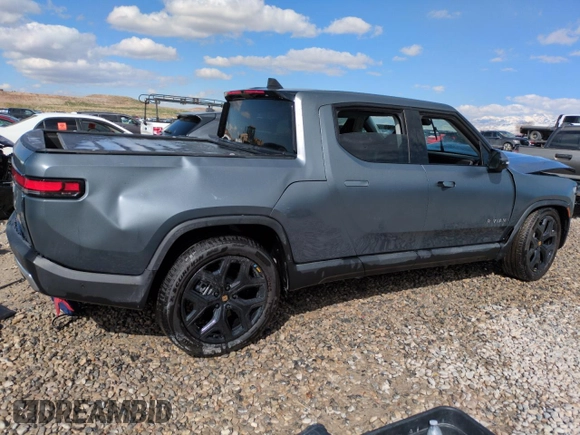 2025 Rivian R1T Adventure z VIN 7FCTGBAA6SN035587, wystawiony jako Copart lot #49142625 z przebiegiem Nie podano mil oraz Szkody całkowita. Historia ofert i sprzedaży dostępna na DreamBid. Obrazek 3.