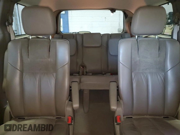 2014 Chrysler Town & Country Limited with VIN 2C4RC1GG3ER251812, listed as a Copart auction lot 61462694 with 99,992 mi miles and Salvage Title. Bid and sale history available at DreamBid. Image 10.