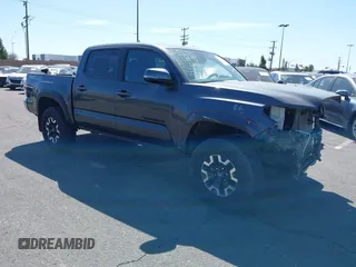 2023 Toyota Tacoma SR z VIN 3TMCZ5ANXPM633042, wystawiony jako IAAI lot #41018642 z przebiegiem 21 720 mil mil oraz . Historia ofert i sprzedaży dostępna na DreamBid. Obrazek 1.