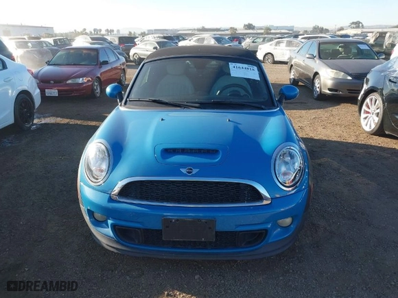 2013 MINI Cooper Roadster S with VIN WMWSY3C58DT565849, listed as a IAAI auction lot 41644818 with NaN miles. Bid and sale history available at carsss.com. Image 12.