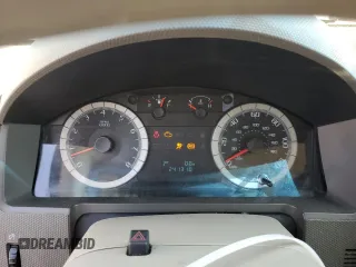 2008 Ford Escape XLS z VIN 1FMCU02ZX8KB15214, wystawiony jako Copart lot #53585195 z przebiegiem 241 310 mil mil oraz Szkoda całkowita • Salvage title. Historia ofert i sprzedaży dostępna na DreamBid. Obrazek 9.