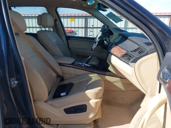 2008 BMW X5 3.0si with VIN 5UXFE435X8L006598, listed as a IAAI auction lot 41692431 with 202,730 mi miles. Bid and sale history available at carsss.com. Image 5.