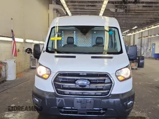 2020 Ford Transit z VIN 1FTYE1C8XLKB31621, wystawiony jako IAAI lot #42284057 z przebiegiem 231 016 mil mil oraz . Historia ofert i sprzedaży dostępna na DreamBid. Obrazek 1.