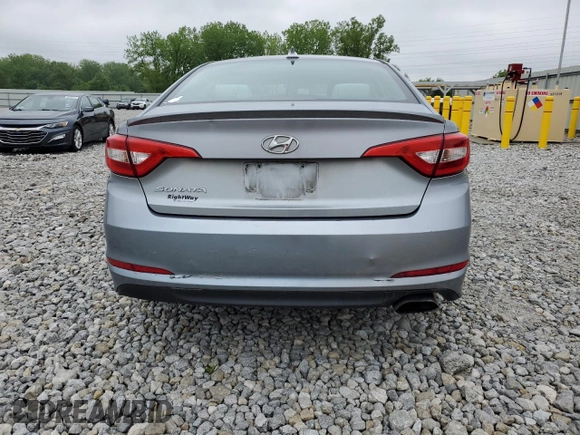 2017 Hyundai Sonata 2.4L z VIN 5NPE24AF3HH464683, wystawiony jako Copart lot #57812815 z przebiegiem 123 219 mil mil oraz Czysty tytuł • Clean title. Historia ofert i sprzedaży dostępna na DreamBid. Obrazek 6.