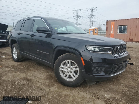 2023 Jeep Grand Cherokee Laredo z VIN 1C4RJHAG3PC625418, wystawiony jako Copart lot #49271395 z przebiegiem 12 874 mil mil oraz Szkoda całkowita • Salvage title. Historia ofert i sprzedaży dostępna na DreamBid. Obrazek 4.