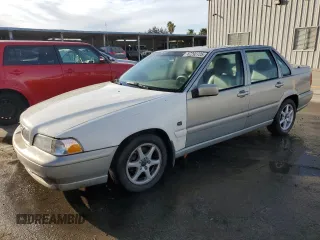 2000 Volvo S70 z VIN YV1LS61J5Y2673782, wystawiony jako Copart lot #47292725 z przebiegiem 203 097 mil mil oraz Czysty tytuł • Clean title. Historia ofert i sprzedaży dostępna na DreamBid. Obrazek 1.