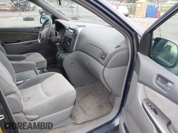 2007 Toyota Sienna CE with VIN 5TDZK23C97S047120, listed as a IAAI auction lot 42010384 with 186,070 mi miles. Bid and sale history available at carsss.com. Image 5.
