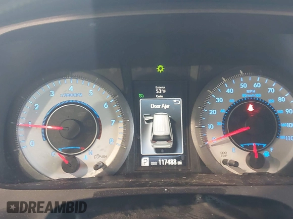 2015 Toyota Sienna SE with VIN 5TDXK3DC1FS528070, listed as a IAAI auction lot 41780191 with 117,488 mi miles. Bid and sale history available at carsss.com. Image 7.
