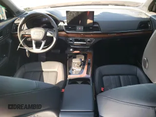 2023 Audi Q5 S line Premium Plus z VIN WA1EAAFY6P2136552, wystawiony jako Copart lot #49588345 z przebiegiem 48 874 mil mil oraz Szkoda całkowita • Salvage title. Historia ofert i sprzedaży dostępna na DreamBid. Obrazek 8.
