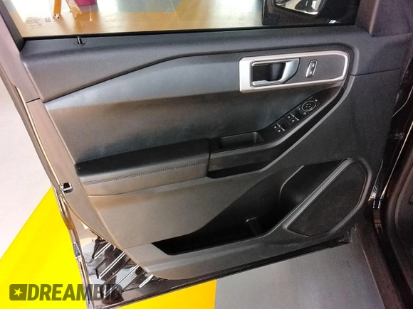 2022 Ford Explorer z VIN 1FMSK7BH3NGB04281, wystawiony jako IAAI lot #42511061 z przebiegiem 72 613 mil mil oraz . Historia ofert i sprzedaży dostępna na DreamBid. Obrazek 18.