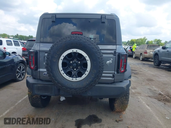 2024 Ford Bronco Outer Banks z VIN 1FMDE8BHXRLA40761, wystawiony jako IAAI lot #42704734 z przebiegiem 22 706 mil mil oraz . Historia ofert i sprzedaży dostępna na DreamBid. Obrazek 16.