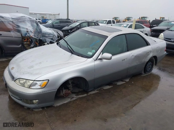 2000 Lexus ES 300 with VIN JT8BF28G2Y0244683, listed as a IAAI auction lot 41435466 with 193,734 mi miles. Bid and sale history available at carsss.com. Image 2.