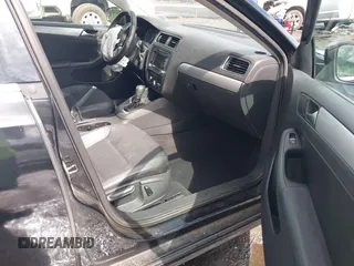 2013 Volkswagen Jetta SE z VIN 3VWDX7AJ4DM396477, wystawiony jako IAAI lot #42659959 z przebiegiem 115 833 mil mil oraz . Historia ofert i sprzedaży dostępna na DreamBid. Obrazek 5.