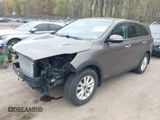 2019 Kia Sorento LX with VIN 5XYPGDA30KG559460, listed as a IAAI auction lot 42006148 with 102,193 mi miles. Bid and sale history available at carsss.com. Image 2.