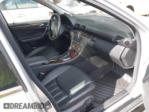 2005 Mercedes-Benz C 240 z VIN WDBRH81J85F611452, wystawiony jako IAAI lot #42308400 z przebiegiem 189 853 mil mil oraz . Historia ofert i sprzedaży dostępna na DreamBid. Obrazek 5.