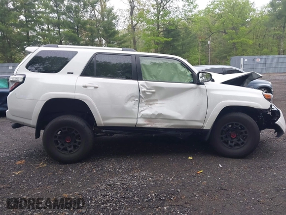2024 Toyota 4Runner SR5 with VIN JTEMU5JR1R6307408, listed as a IAAI auction lot 42168575 with 8,012 mi miles and . Bid and sale history available at DreamBid. Image 13.