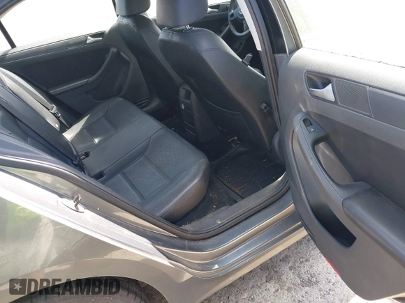 2014 Volkswagen Jetta SE z VIN 3VWD17AJ1EM238164, wystawiony jako IAAI lot #42672236 z przebiegiem 126 098 mil mil oraz . Historia ofert i sprzedaży dostępna na DreamBid. Obrazek 8.
