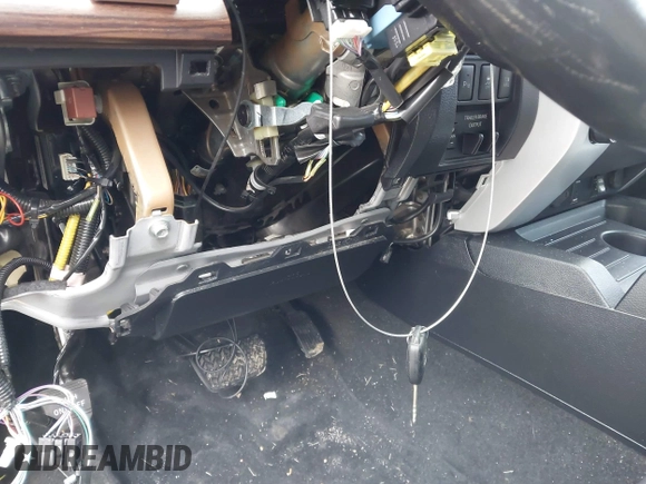 2019 Toyota Tundra SR5 z VIN 5TFHY5F17KX797348, wystawiony jako IAAI lot #41905558 z przebiegiem Nie podano mil oraz . Historia ofert i sprzedaży dostępna na DreamBid. Obrazek 16.