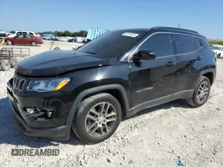 2020 Jeep Compass Altitude z VIN 3C4NJCBB4LT241702, wystawiony jako Copart lot #48745925 z przebiegiem 53 187 mil mil oraz Nie do naprawy. Historia ofert i sprzedaży dostępna na DreamBid. Obrazek 1.