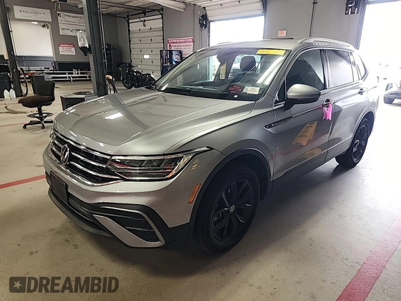 2024 Volkswagen Tiguan SE with VIN 3VV3B7AX5RM084940, listed as a IAAI auction lot 42731231 with 19,747 mi miles and . Bid and sale history available at DreamBid. Image 14.