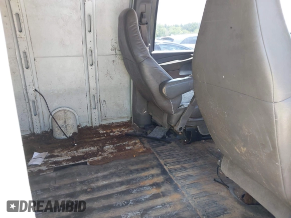 2005 Chevrolet Express Cargo Van with VIN 1GCGG25VX51226784, listed as a IAAI auction lot 42012325 with 537,878 mi miles. Bid and sale history available at carsss.com. Image 8.