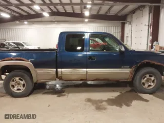 2000 Chevrolet Silverado 1500 LS with VIN 2GCEK19T0Y1274947, listed as a IAAI auction lot 42042066 with 200,262 mi miles. Bid and sale history available at carsss.com. Image 13.