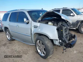 2010 Cadillac Escalade z VIN 1GYUCAEF9AR180758, wystawiony jako IAAI lot #41419380 z przebiegiem 201 784 mil mil oraz . Historia ofert i sprzedaży dostępna na DreamBid. Obrazek 1.