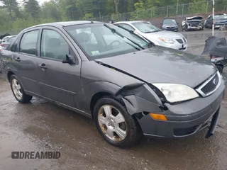 2007 Ford Focus S z VIN 1FAFP34N77W336075, wystawiony jako IAAI lot #42325783 z przebiegiem 153 194 mil mil oraz . Historia ofert i sprzedaży dostępna na DreamBid. Obrazek 1.