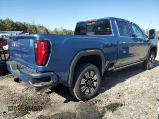 2024 GMC Sierra 2500HD Denali z VIN 1GT49REY5RF381137, wystawiony jako Copart lot #47956675 z przebiegiem 3 299 mil mil oraz Szkoda całkowita • Salvage title. Historia ofert i sprzedaży dostępna na DreamBid. Obrazek 3.