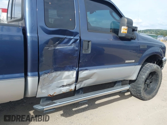 2004 Ford Super Duty F-250 XL with VIN 1FTNX21P04EA03269, listed as a IAAI auction lot 40376204 with 174,588 mi miles. Bid and sale history available at carsss.com. Image 6.