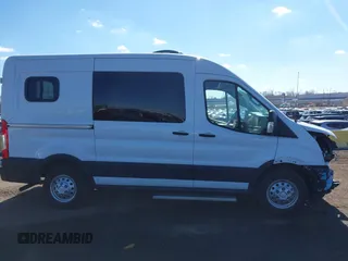 2023 Ford Transit z VIN 1FTYE2C84PKB90935, wystawiony jako IAAI lot #41649489 z przebiegiem 3 272 mil mil oraz . Historia ofert i sprzedaży dostępna na DreamBid. Obrazek 13.
