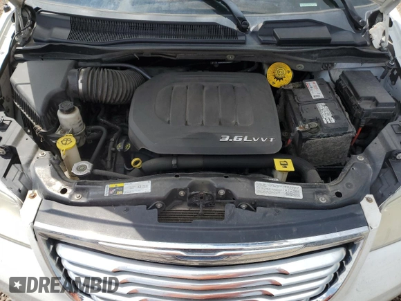 2014 Chrysler Town & Country Touring L z VIN 2C4RC1CG2ER277100, wystawiony jako Copart lot #61407975 z przebiegiem 190 577 mil mil oraz Szkoda całkowita • Salvage title. Historia ofert i sprzedaży dostępna na DreamBid. Obrazek 12.