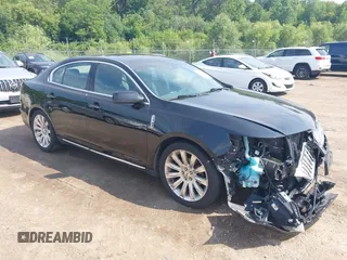 2010 Lincoln MKS z VIN 1LNHL9ER8AG611856, wystawiony jako IAAI lot #42672802 z przebiegiem 180 688 mil mil oraz . Historia ofert i sprzedaży dostępna na DreamBid. Obrazek 1.