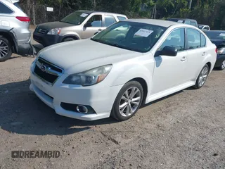 2014 Subaru Legacy 2.5i z VIN 4S3BMBA67E3012518, wystawiony jako IAAI lot #42417418 z przebiegiem 162 987 mil mil oraz . Historia ofert i sprzedaży dostępna na DreamBid. Obrazek 2.
