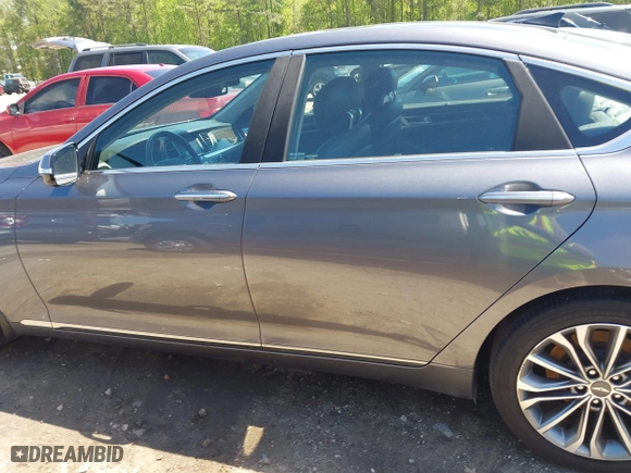 2015 Hyundai Genesis 3.8L with VIN KMHGN4JE4FU072706, listed as a IAAI auction lot 41993699 with 163,122 mi miles. Bid and sale history available at carsss.com. Image 14.