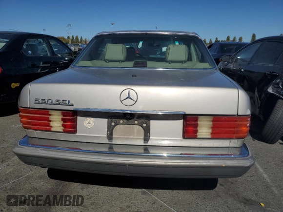 1988 Mercedes-Benz 560 with VIN WDBCA39D7JA400066, listed as a Copart auction lot 73396074 with 178,343 mi miles and Clean Title. Bid and sale history available at DreamBid. Image 6.