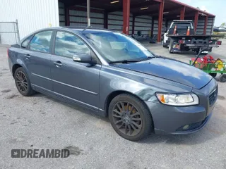 2011 Volvo S40 with VIN YV1672MS1B2545185, listed as a IAAI auction lot 41960918 with 191,791 mi miles. Bid and sale history available at carsss.com. Image 1.