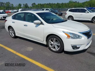 2014 Nissan Altima 2.5 with VIN 1N4AL3AP0EC110695, listed as a IAAI auction lot 41982775 with 105,395 mi miles. Bid and sale history available at carsss.com. Image 1.
