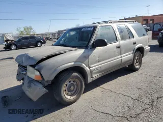 1999 GMC Jimmy SLE z VIN 1GKCS13W8X2549588, wystawiony jako Copart lot #52538715 z przebiegiem 319 127 mil mil oraz Szkody całkowita. Historia ofert i sprzedaży dostępna na DreamBid. Obrazek 1.