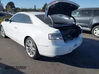 2013 Audi A5 Premium Plus z VIN WAULFAFR0DA029857, wystawiony jako IAAI lot #41300565 z przebiegiem 151 261 mil mil oraz . Historia ofert i sprzedaży dostępna na DreamBid. Obrazek 3.